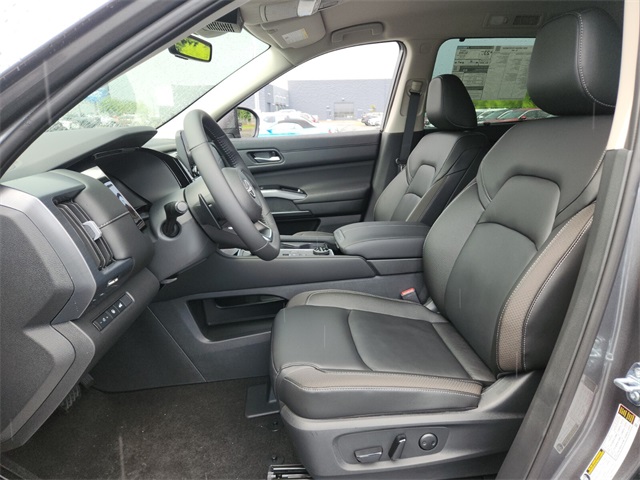 2025 Nissan Pathfinder SL photo 6