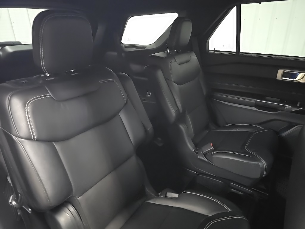 2021 Ford Explorer ST photo 17