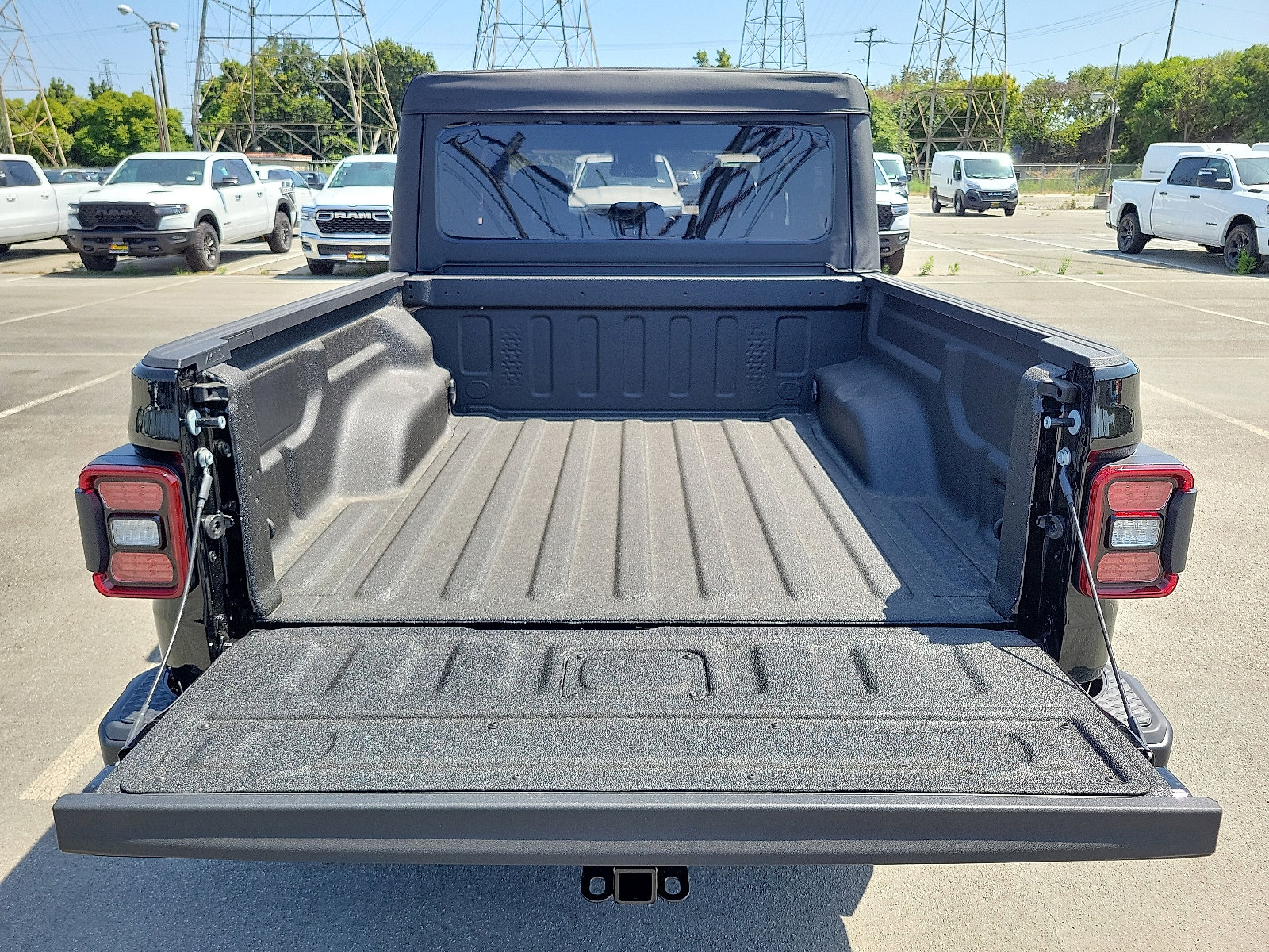 2025 Jeep Gladiator Willys photo 11