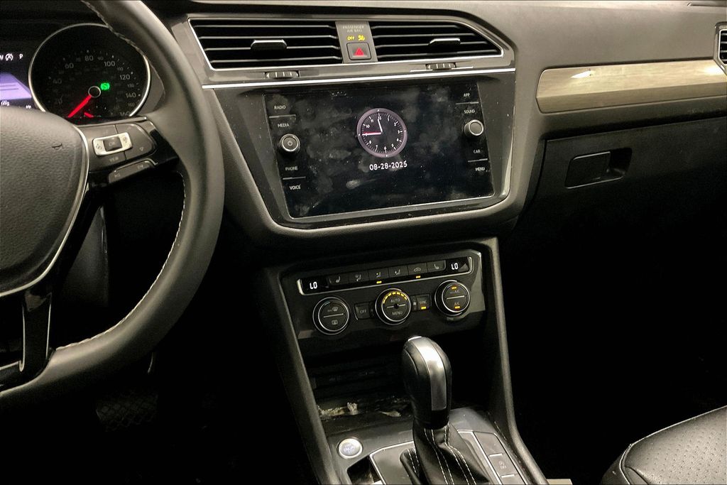 2021 Volkswagen Tiguan SE photo 6