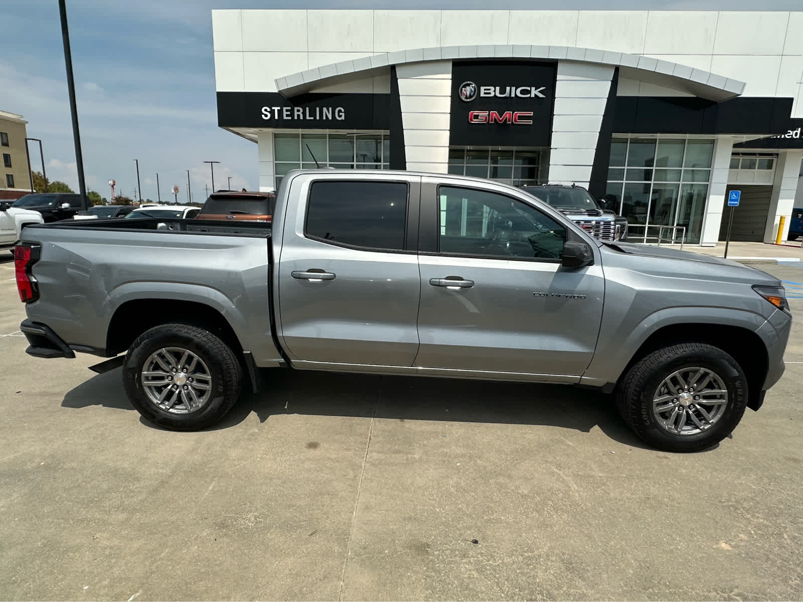 2023 Chevrolet Colorado LT photo 8