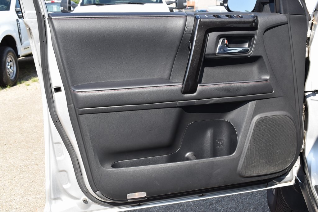 2020 Toyota 4Runner TRD Off-Road photo 9