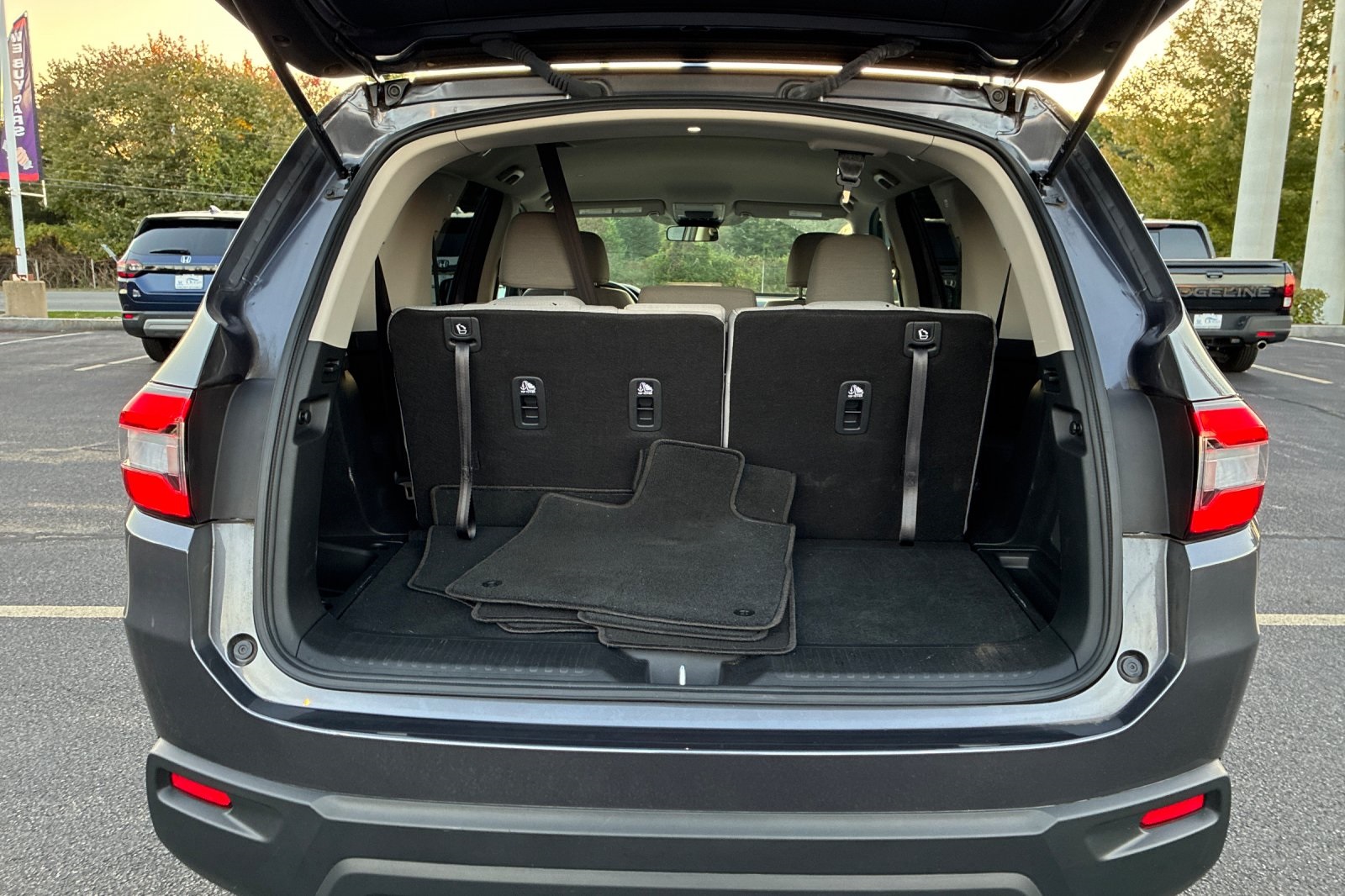 2023 Honda Pilot LX photo 16