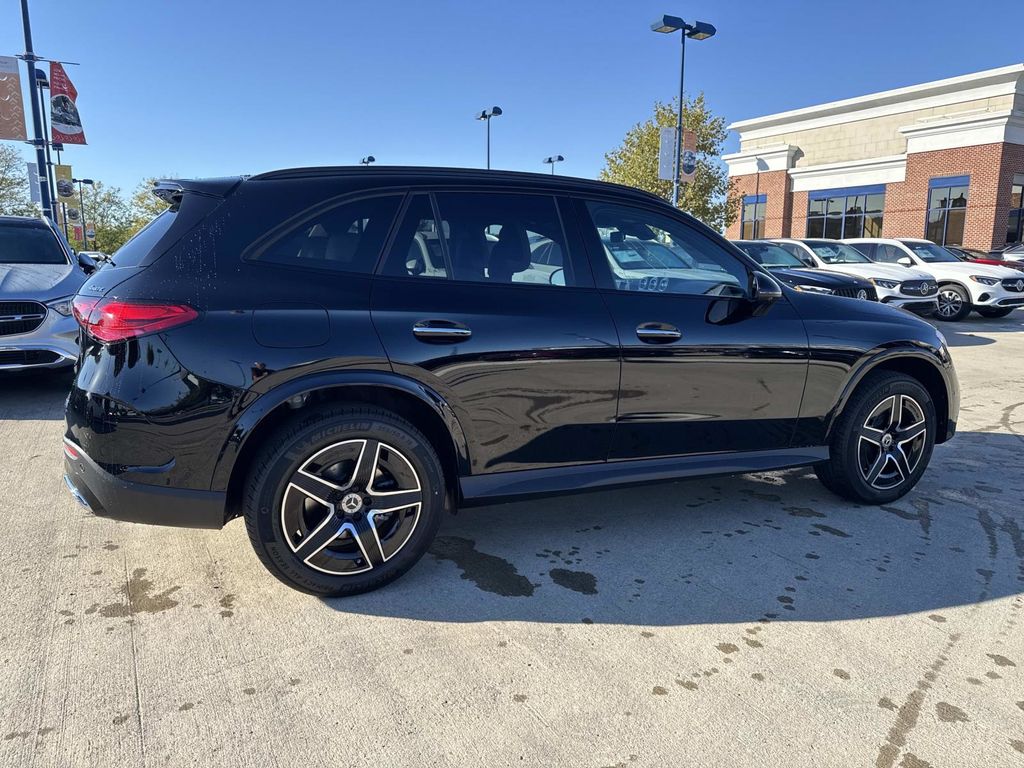 2026 Mercedes Benz GLC 300 4MATIC photo 4