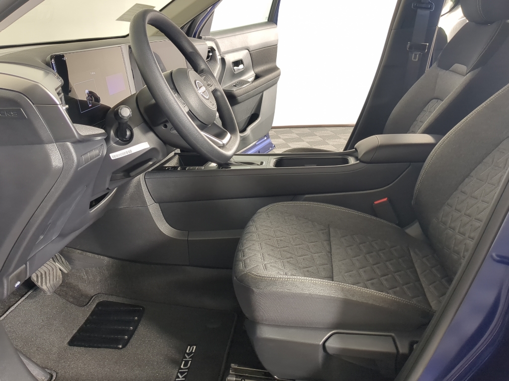 2026 Nissan Kicks SV photo 8