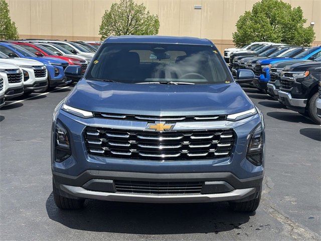 2026 Chevrolet Equinox LT photo 2