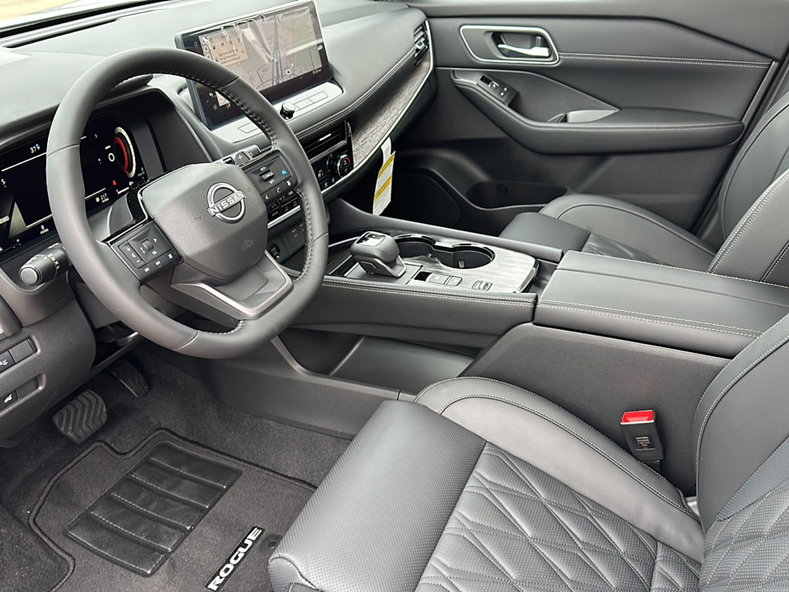2025 Nissan Rogue Platinum photo 2