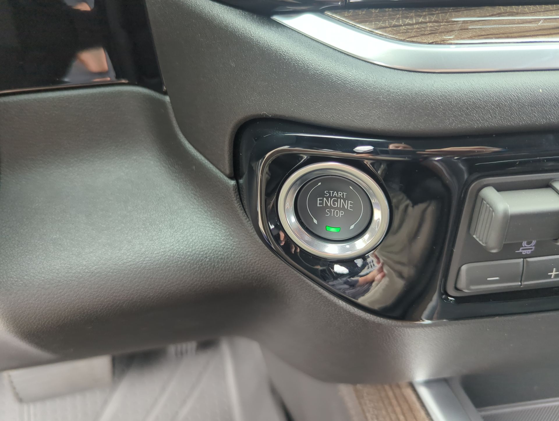 2026 Chevrolet Silverado 1500 RST photo 9