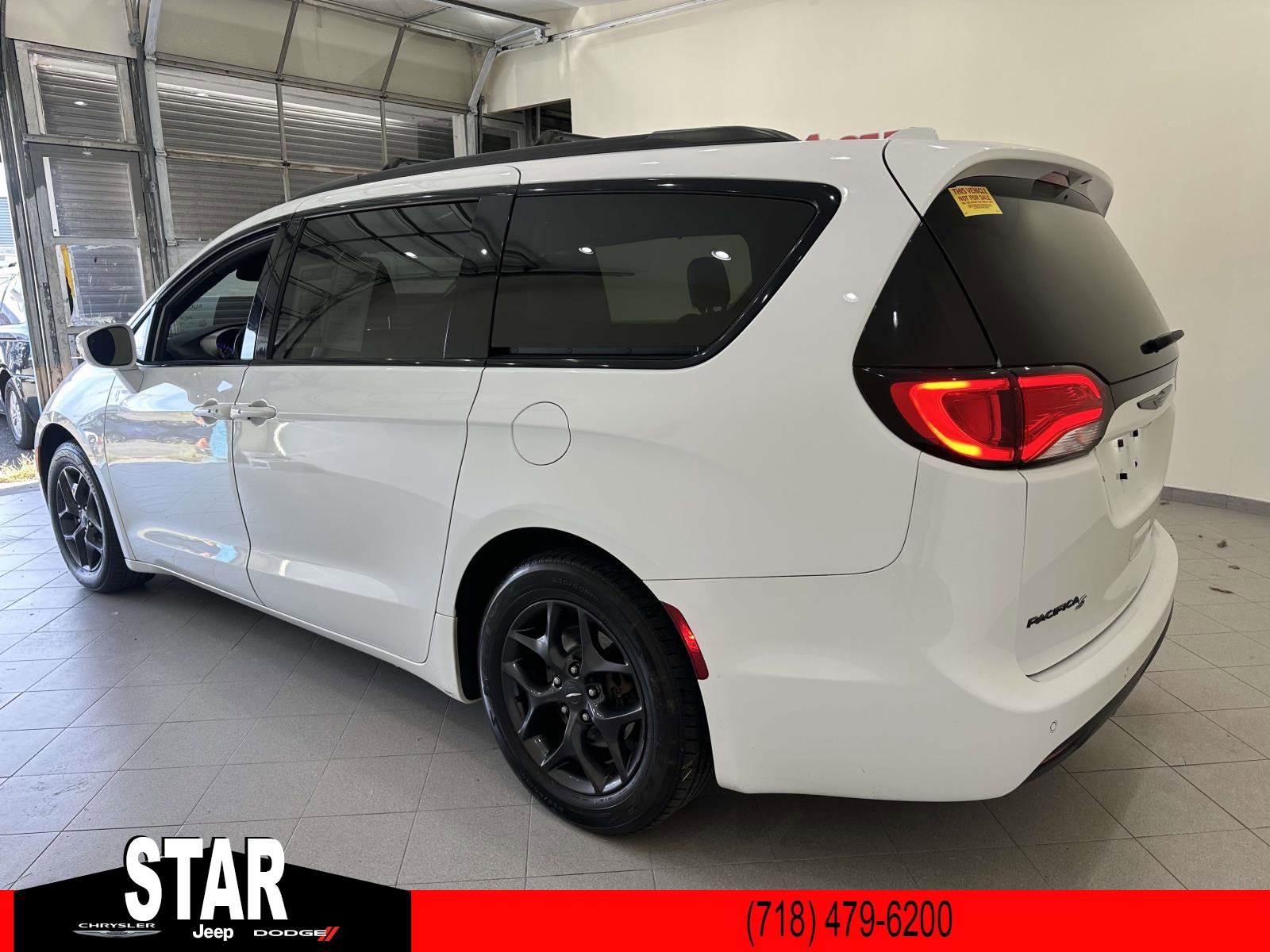 2018 Chrysler Pacifica Touring L photo 3