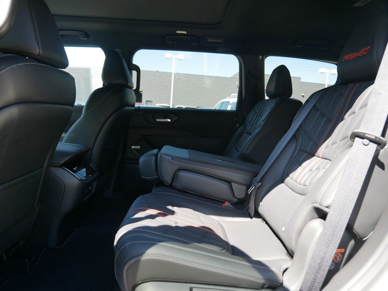 2025 Nissan Armada photo 6