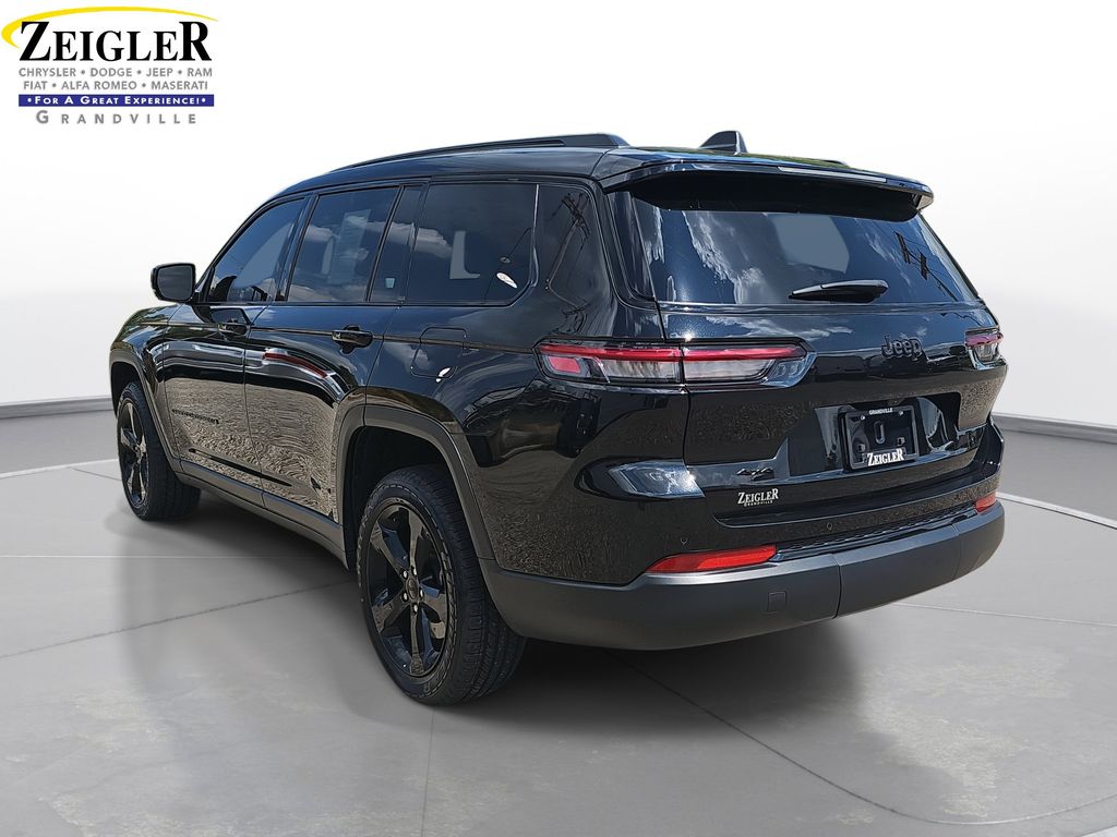 2023 Jeep Grand Cherokee Altitude photo 2