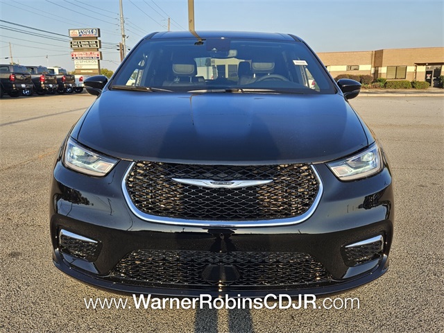 2026 Chrysler Pacifica photo 2