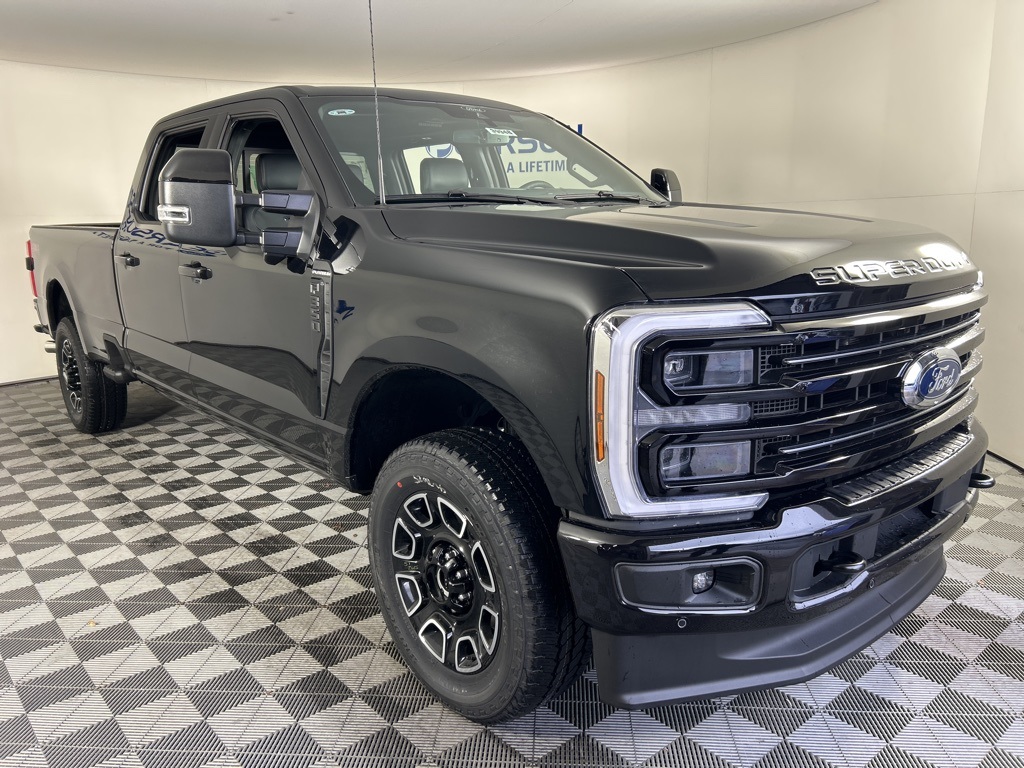 2025 Ford F-350 Platinum photo 3