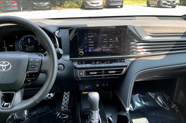 2025 Toyota Camry SE photo 6