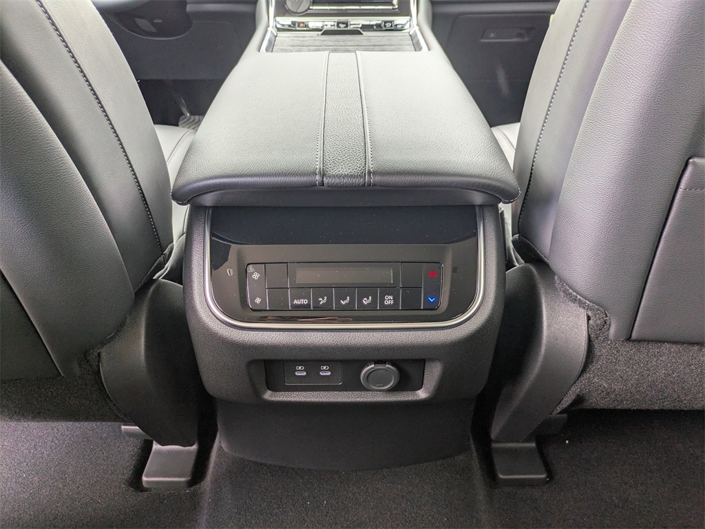 2025 Nissan Armada SV photo 15