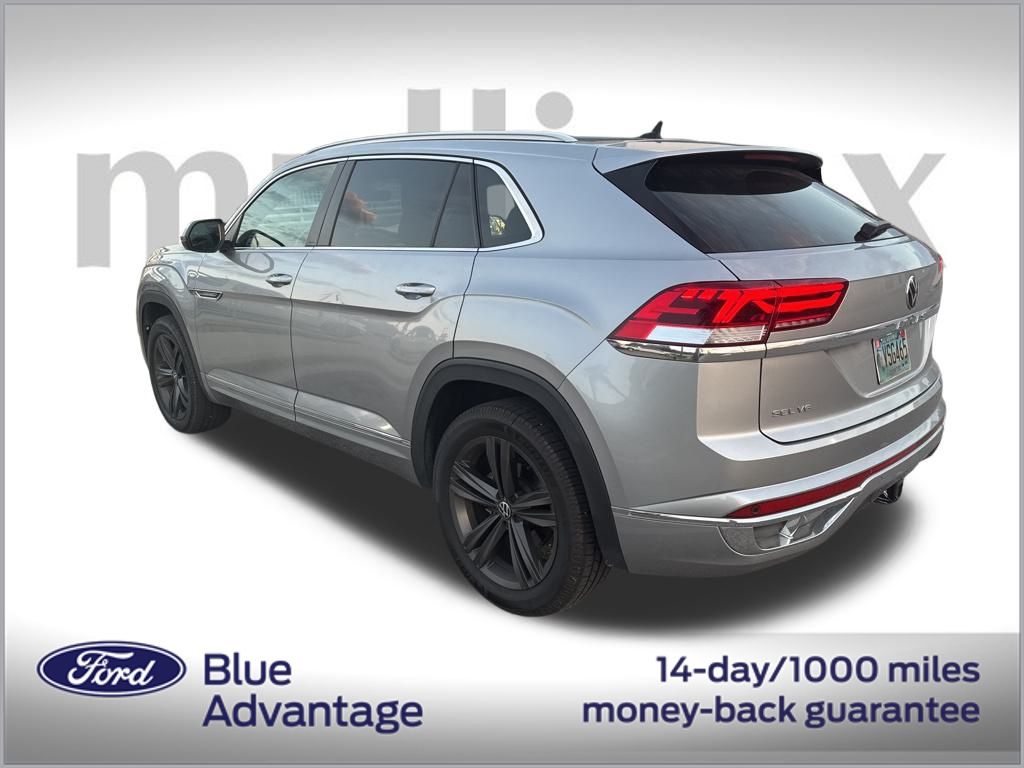 2022 Volkswagen Atlas Cross Sport V6 SEL R-Line photo 3