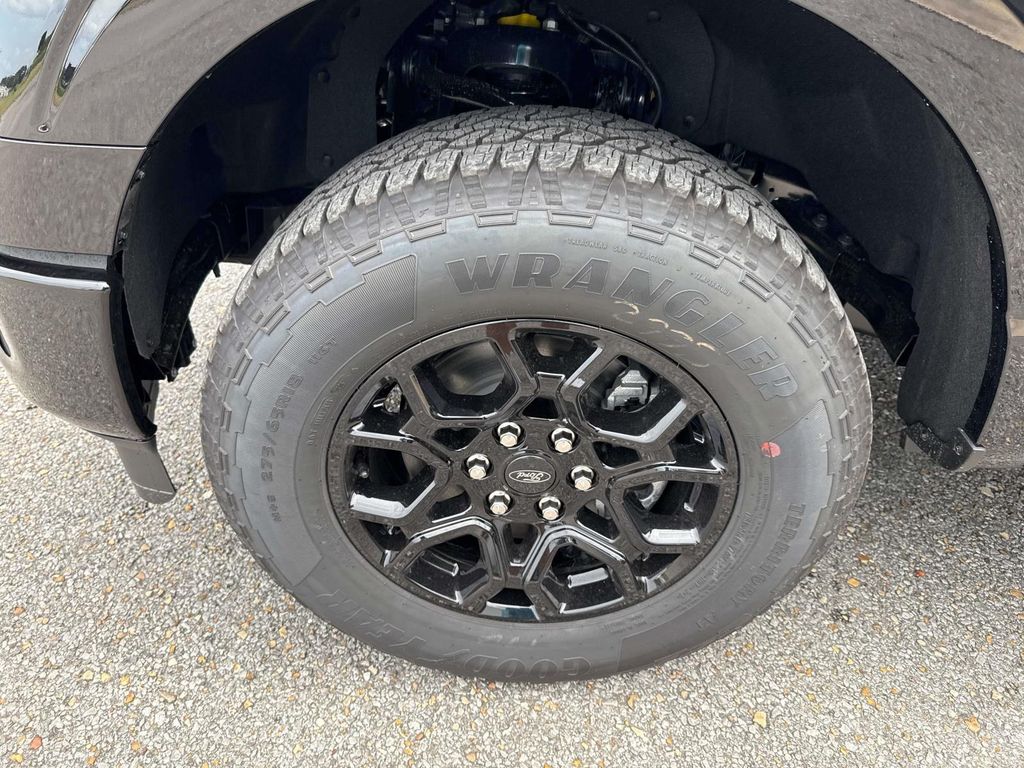 2025 Ford F-150 XLT photo 3