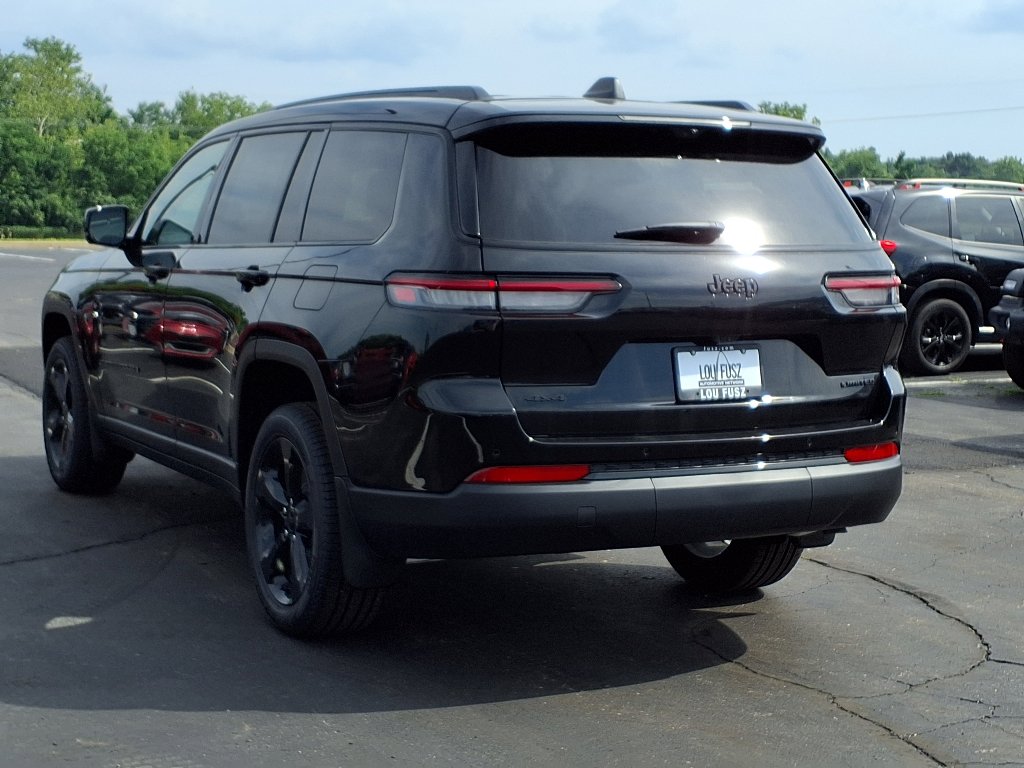 2025 Jeep Grand Cherokee Limited photo 4