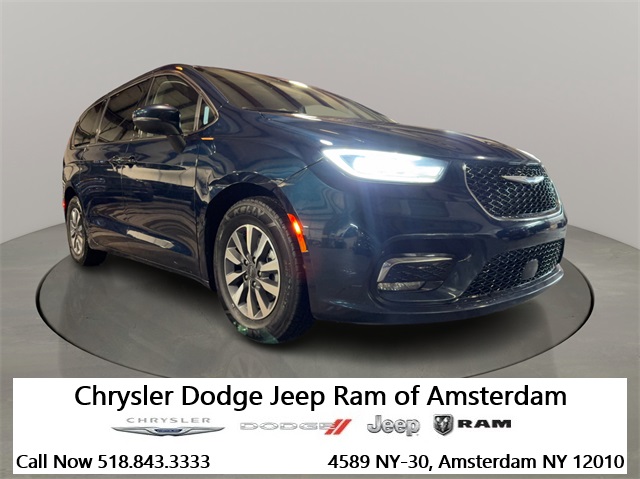 2023 Chrysler Pacifica Hybrid Touring L's photo