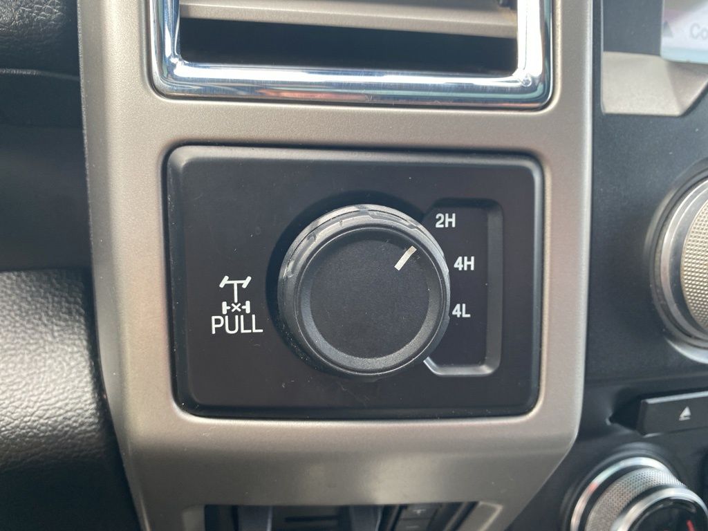 2017 Ford F-250 Lariat photo 23