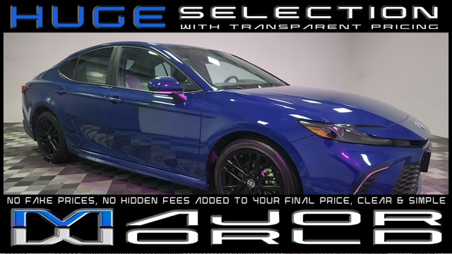 2025 Toyota Camry SE's photo