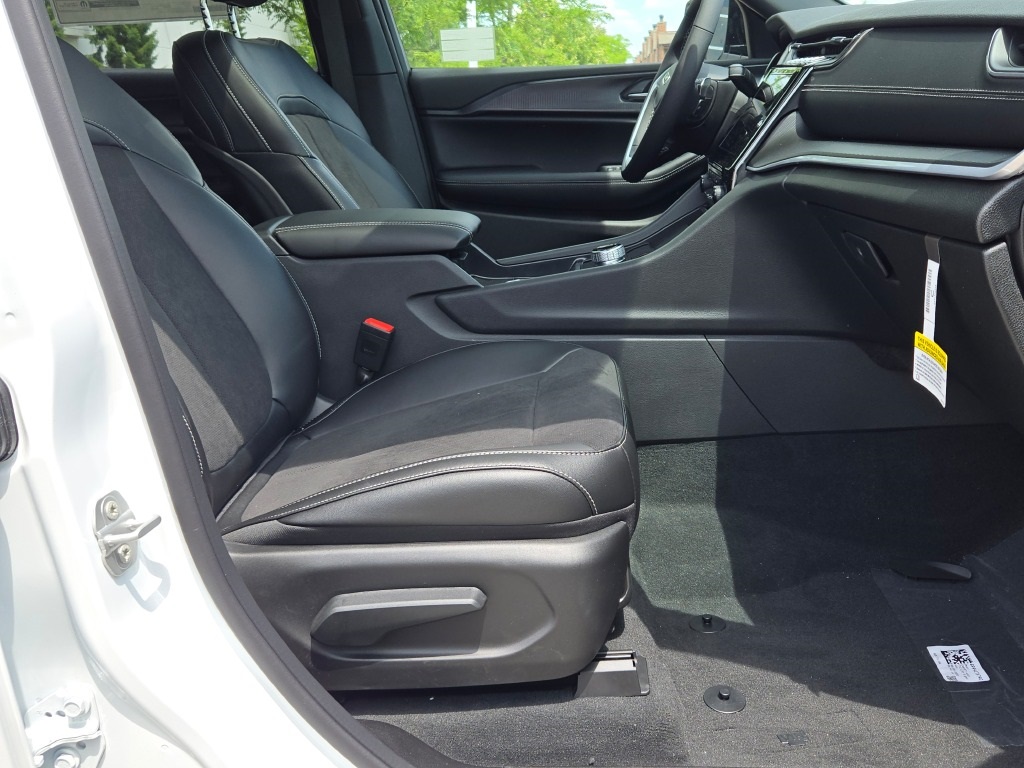 2025 Jeep Grand Cherokee Altitude X photo 7