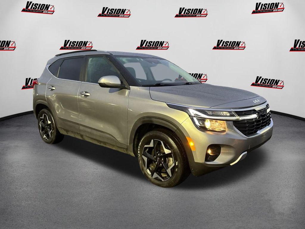 2024 Kia Seltos EX photo 3