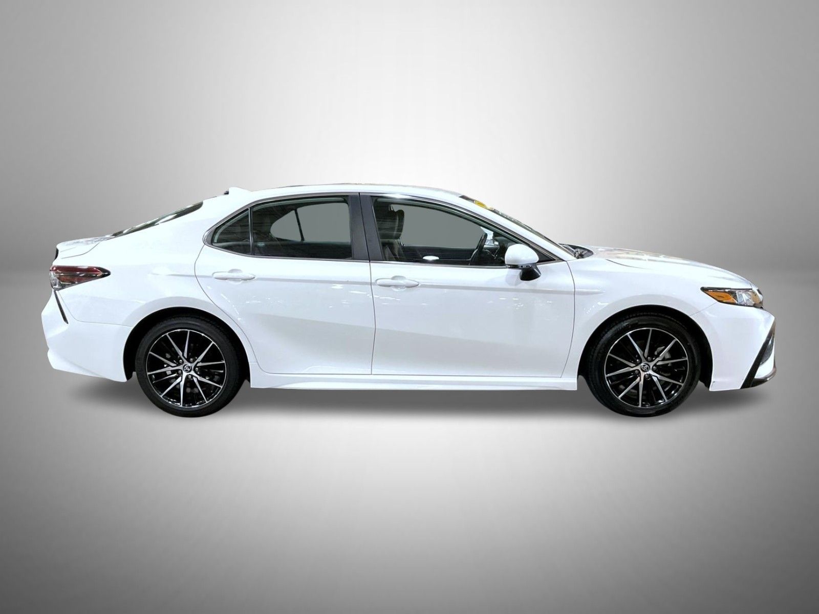 2024 Toyota Camry SE photo 4