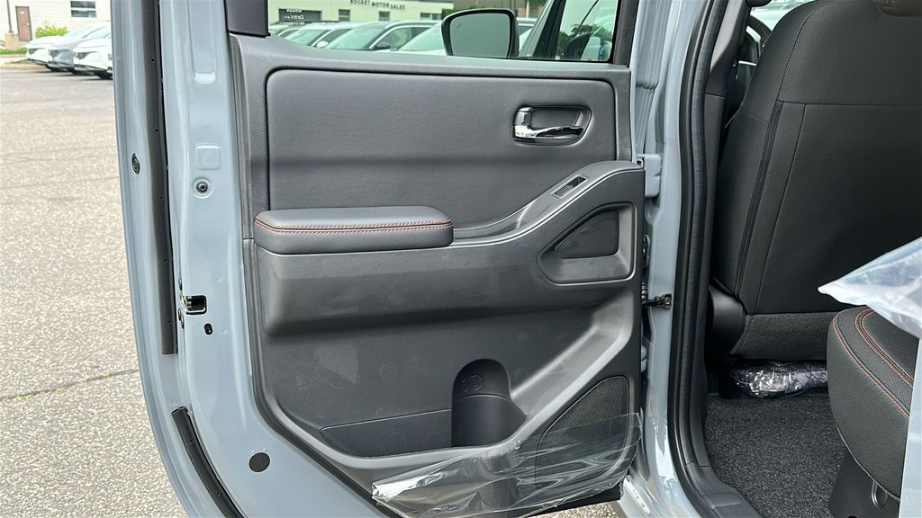 2025 Nissan Frontier PRO-4X photo 22
