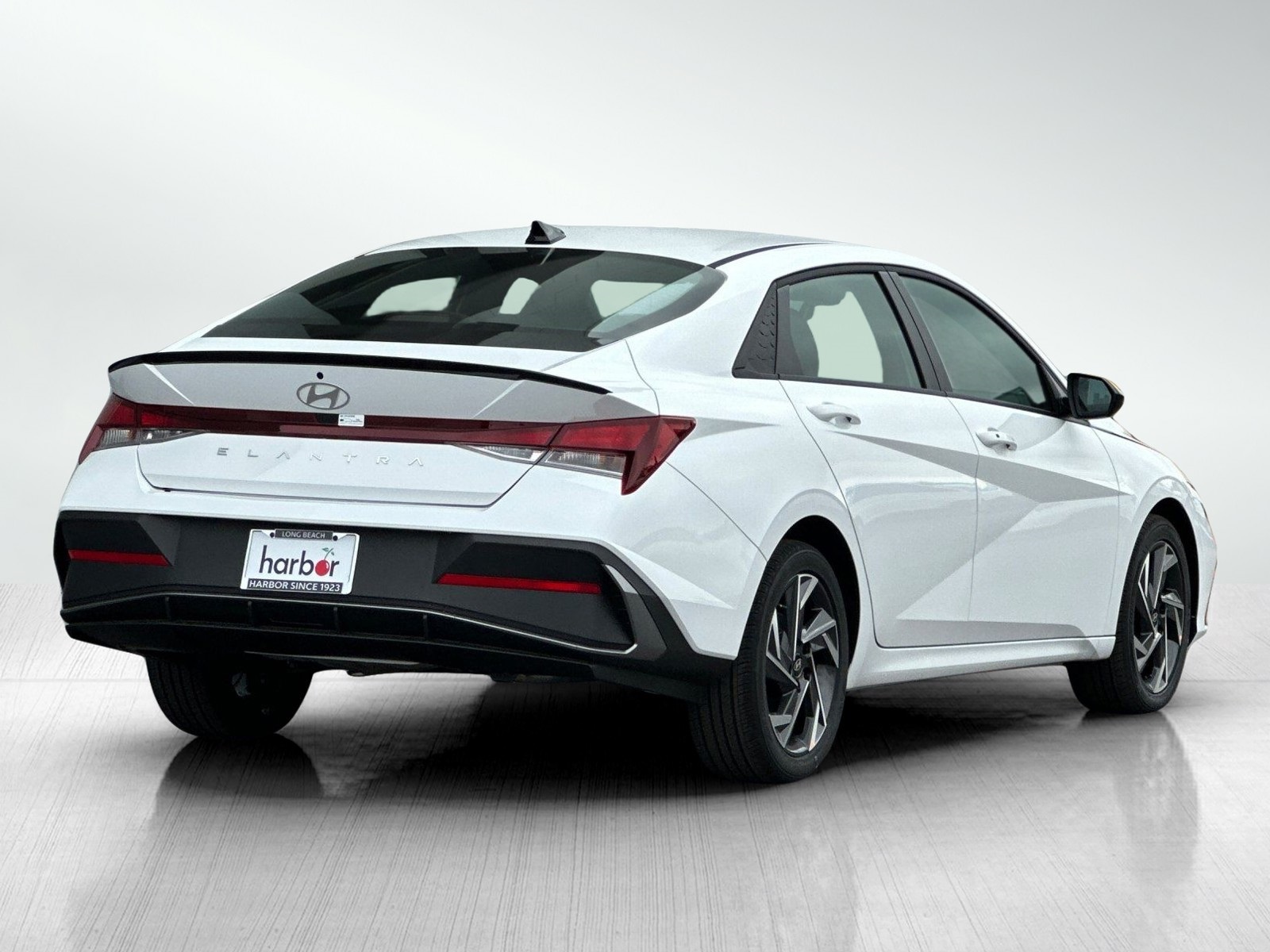 2025 Hyundai Elantra SEL Sport photo 3