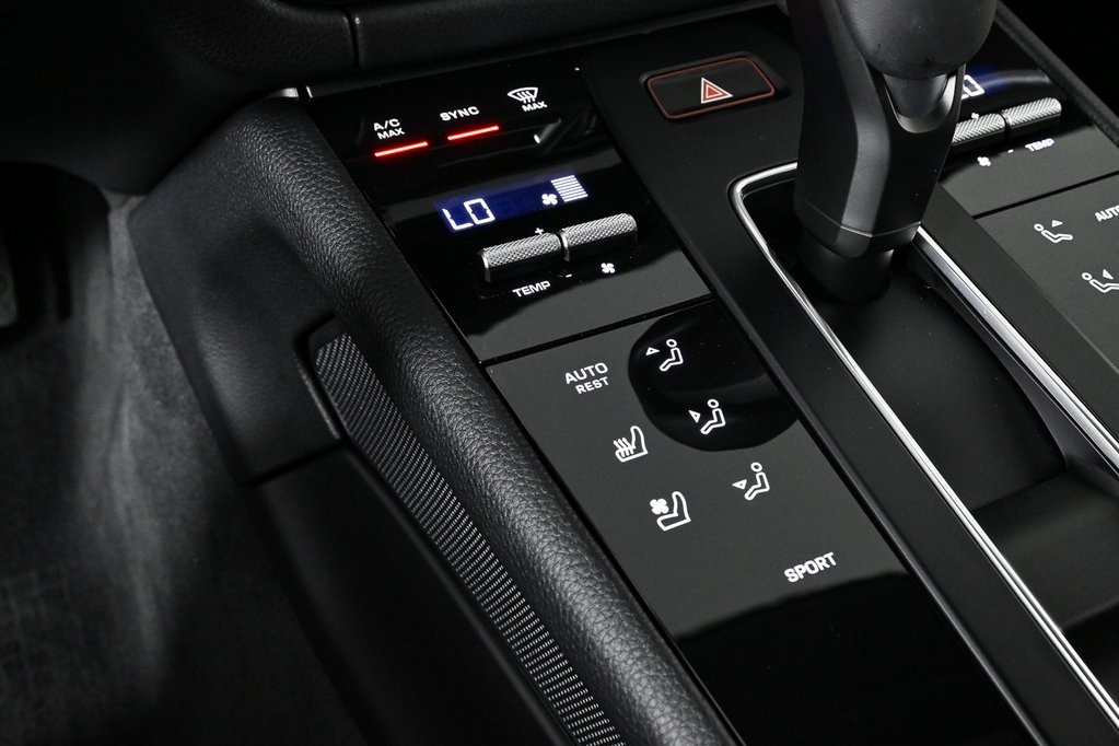 2025 Porsche Macan T photo 14