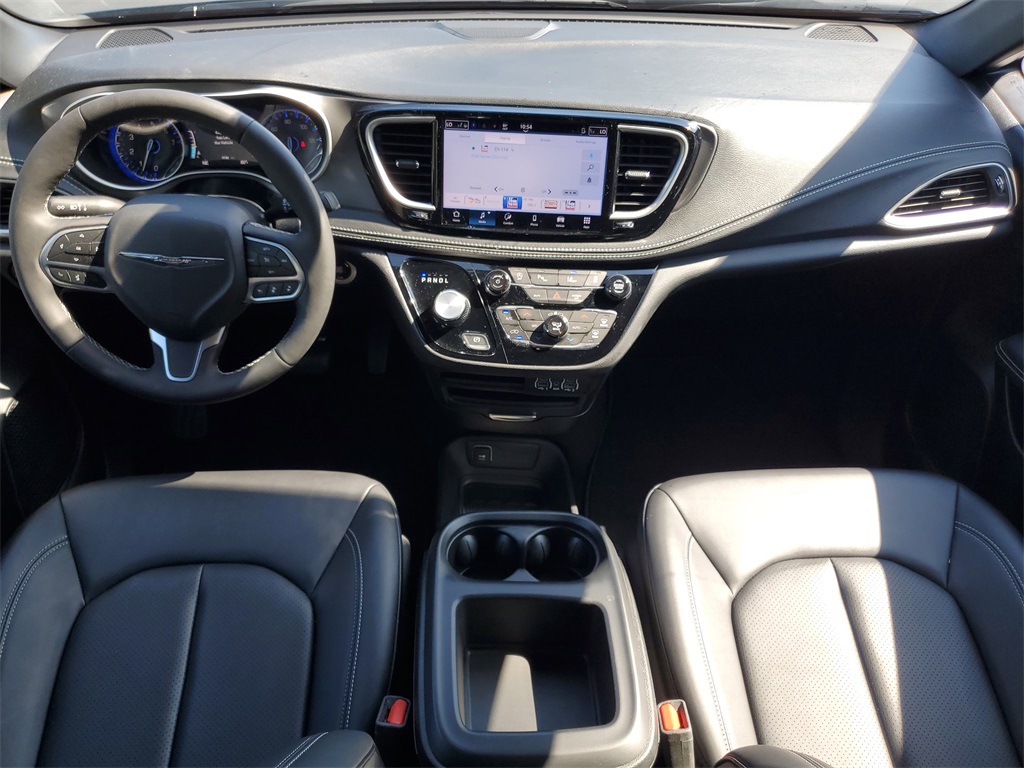 2025 Chrysler Pacifica photo 13