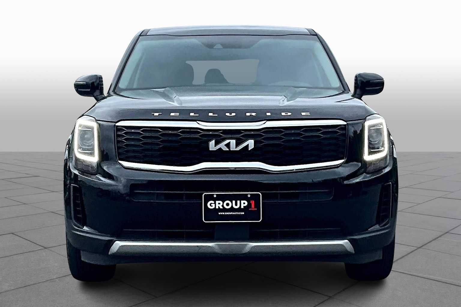 2022 Kia Telluride LX photo 3