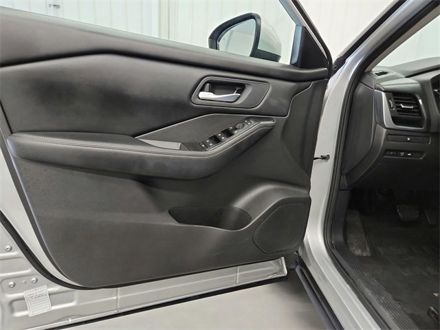 2024 Nissan Rogue SV photo 23