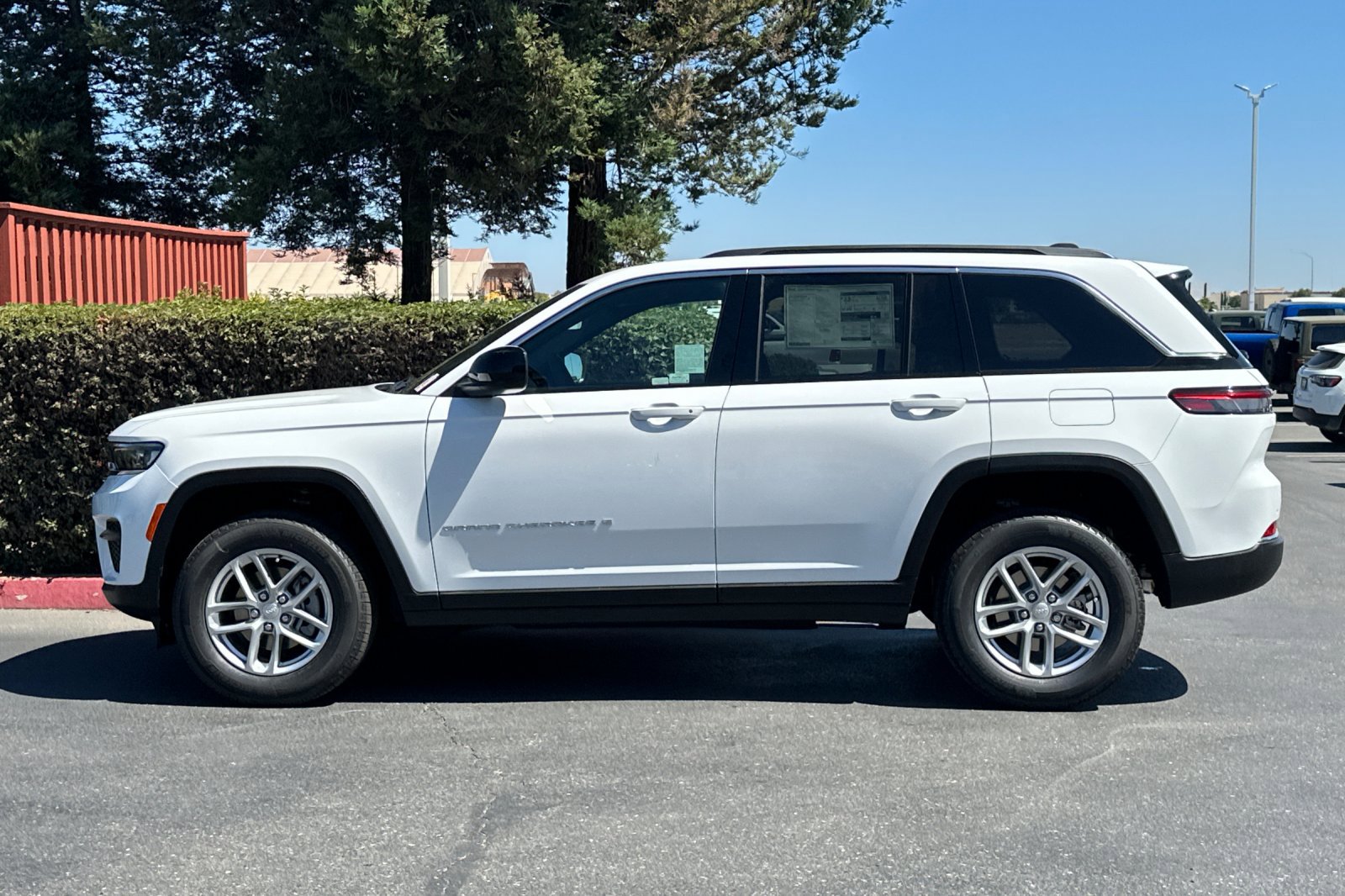 2025 Jeep Grand Cherokee Laredo X photo 7