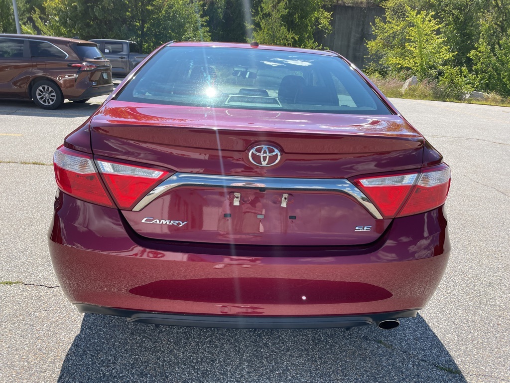 2017 Toyota Camry SE photo 4
