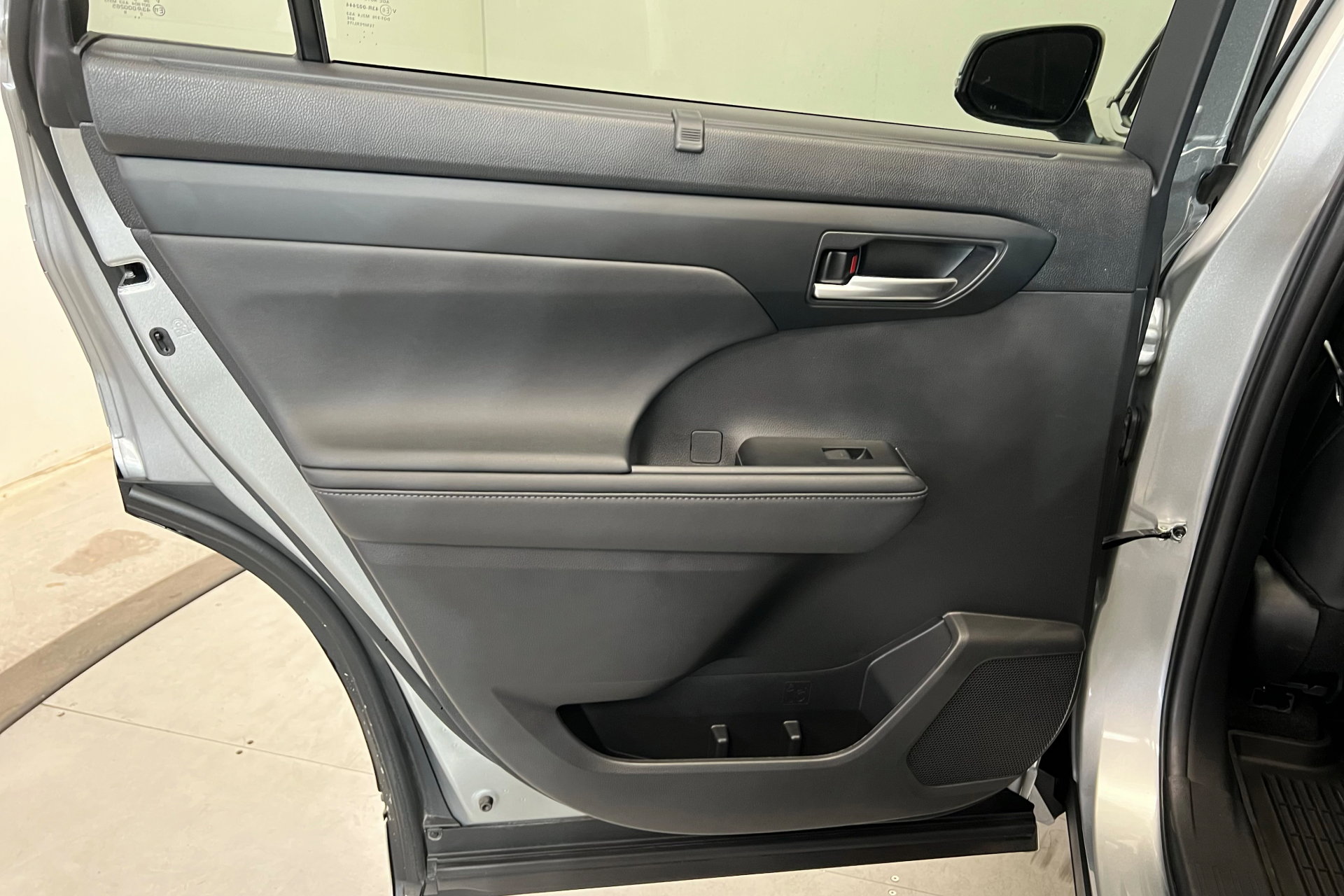 2024 Toyota Highlander Hybrid XLE photo 18