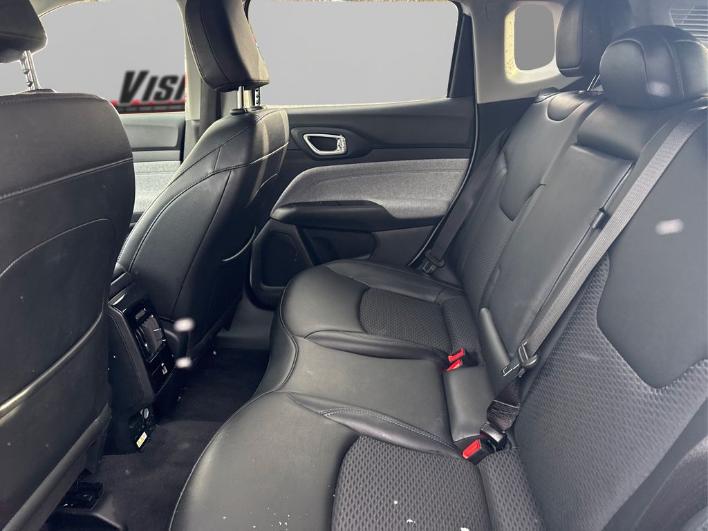 2022 Jeep Compass Latitude photo 3