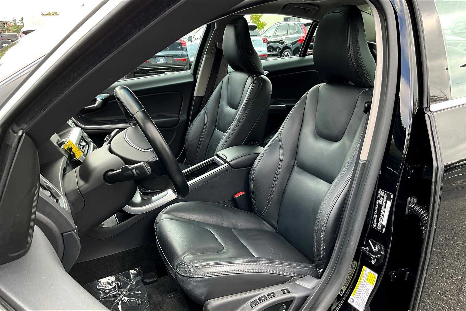 2013 Volvo S60 T5 Premier photo 8