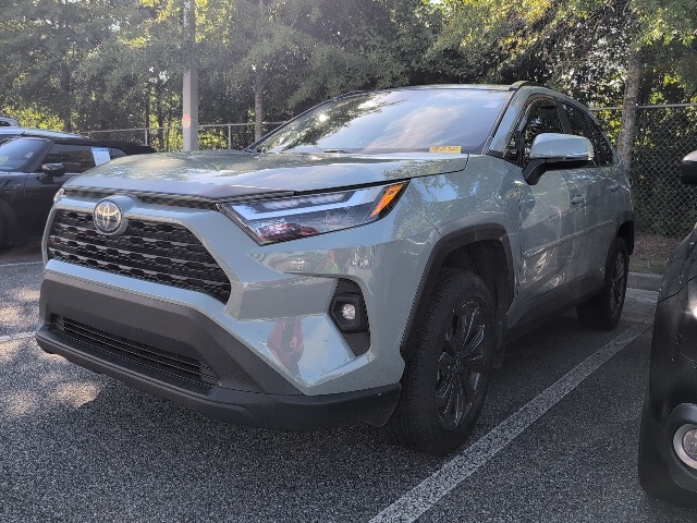 2022 Toyota RAV4 XLE Premium photo 5