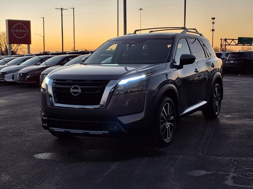 2025 Nissan Pathfinder Platinum's photo