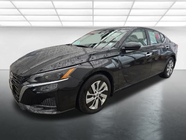 2024 Nissan Altima 2.5 S photo 2