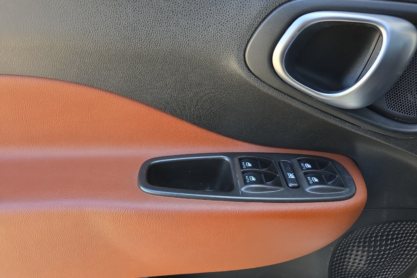 2015 Fiat 500L Trekking photo 10