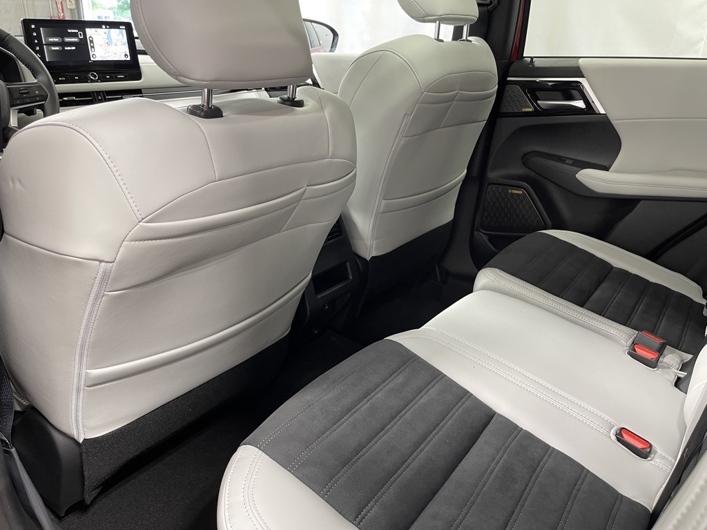 2025 Mitsubishi Outlander SE photo 16
