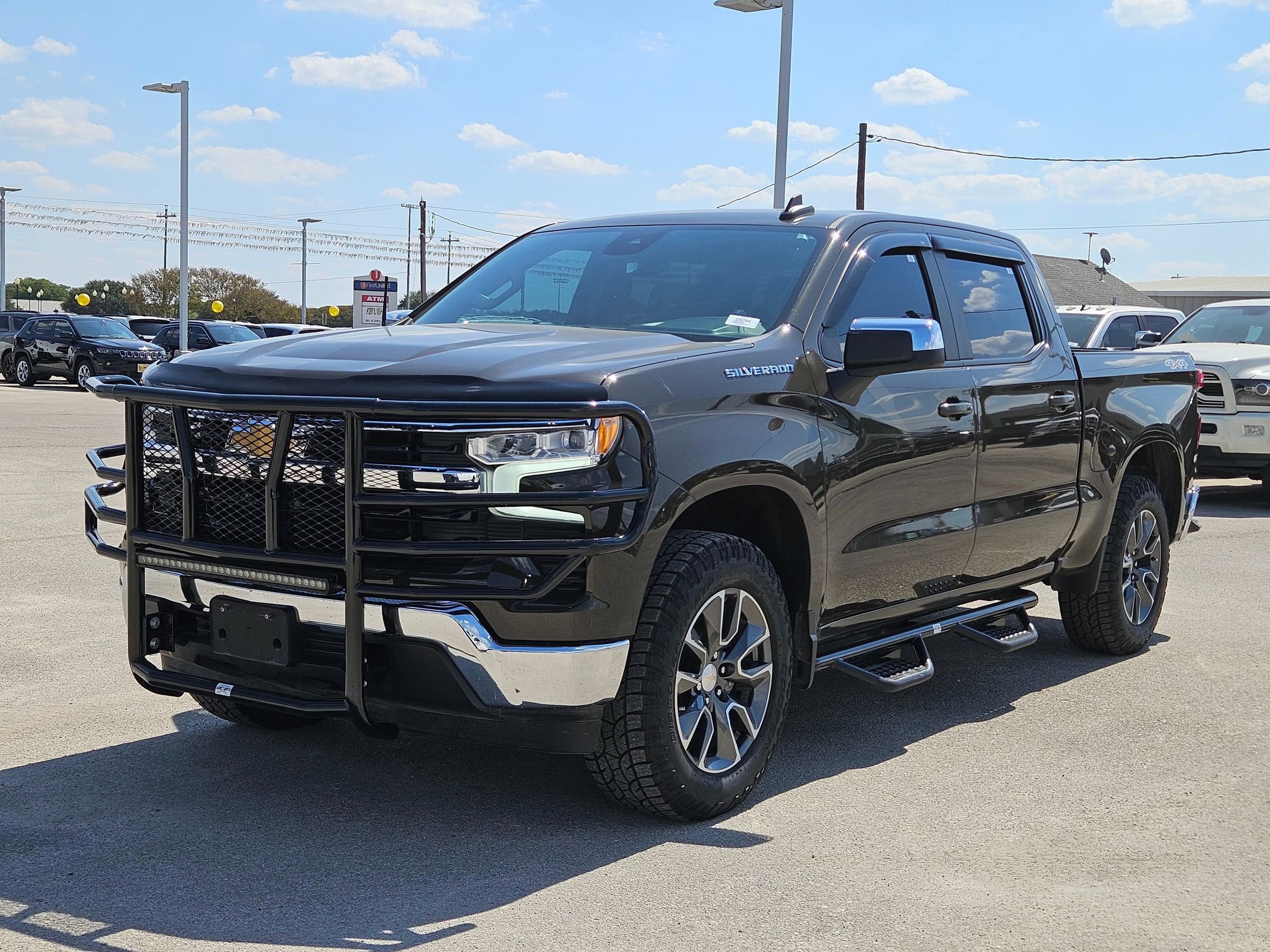2023 Chevrolet Silverado 1500 LT photo 6