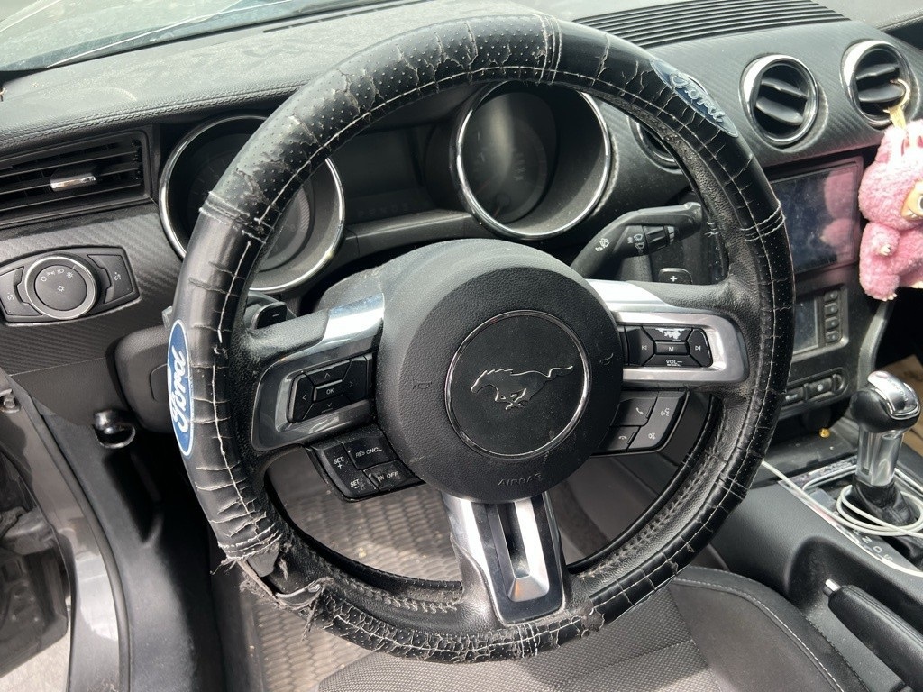 2015 Ford Mustang V6 photo 9
