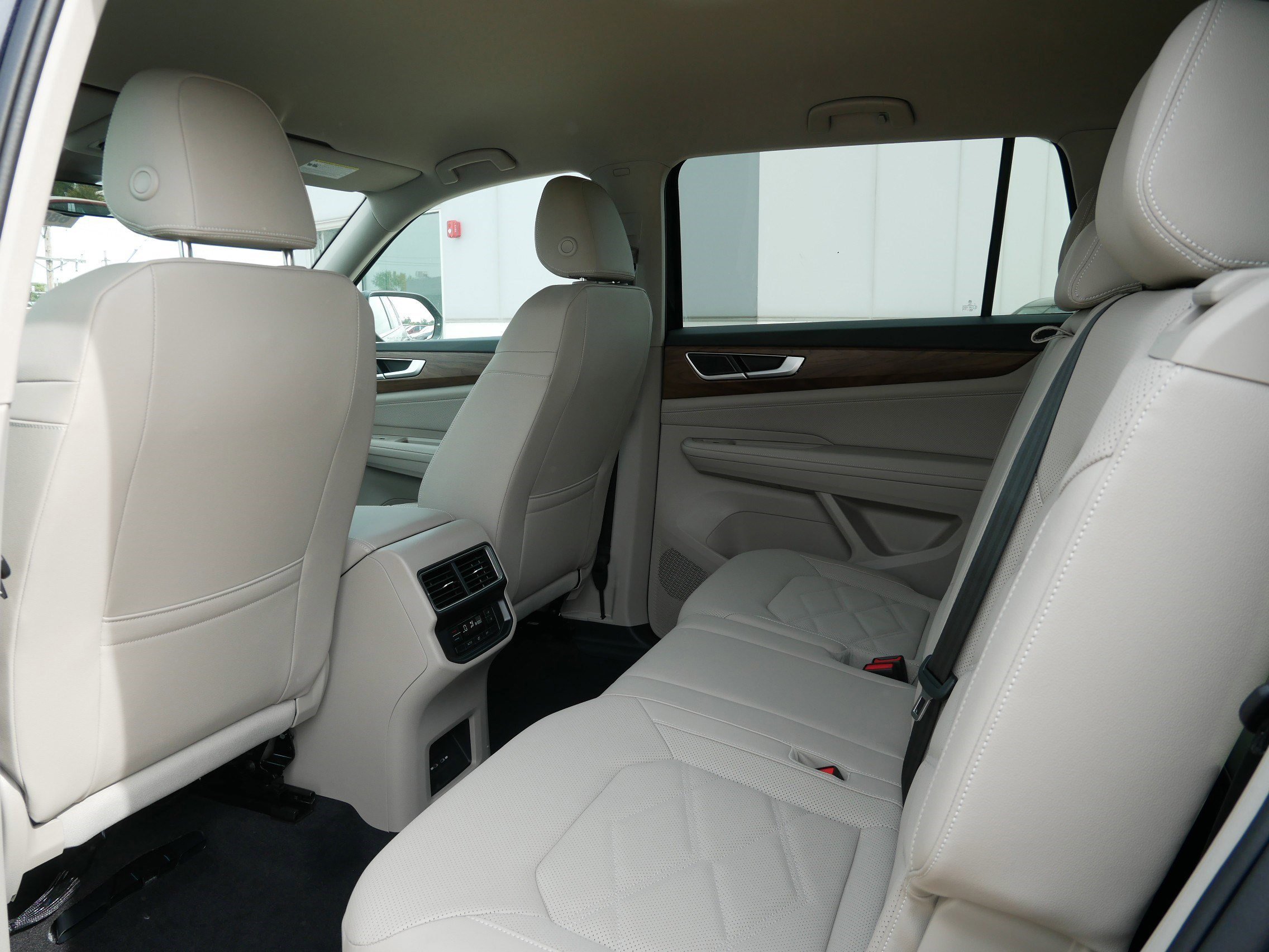 2026 Volkswagen Atlas SE photo 3