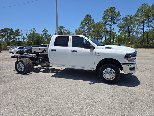 2025 Ram 3500 Tradesman photo 2