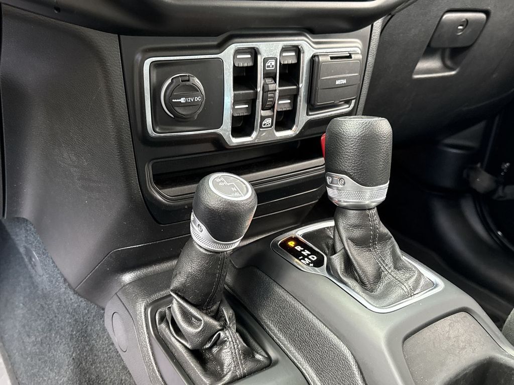 2022 Jeep Gladiator Sport photo 18