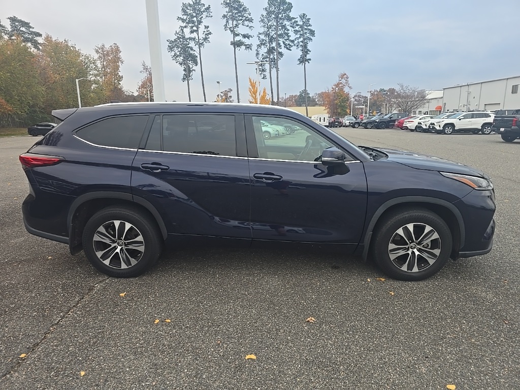 2021 Toyota Highlander XLE photo 4
